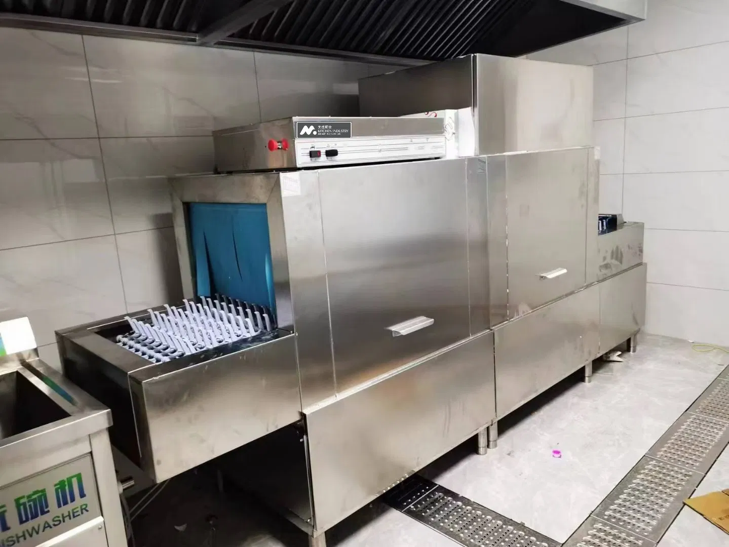 Commercial Long-Row Dishwasher Low-Temperature Disinfection