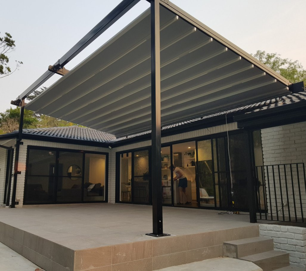 High Quality Electric Retractable Aluminum Gazebo with Waterproof Roof Panels