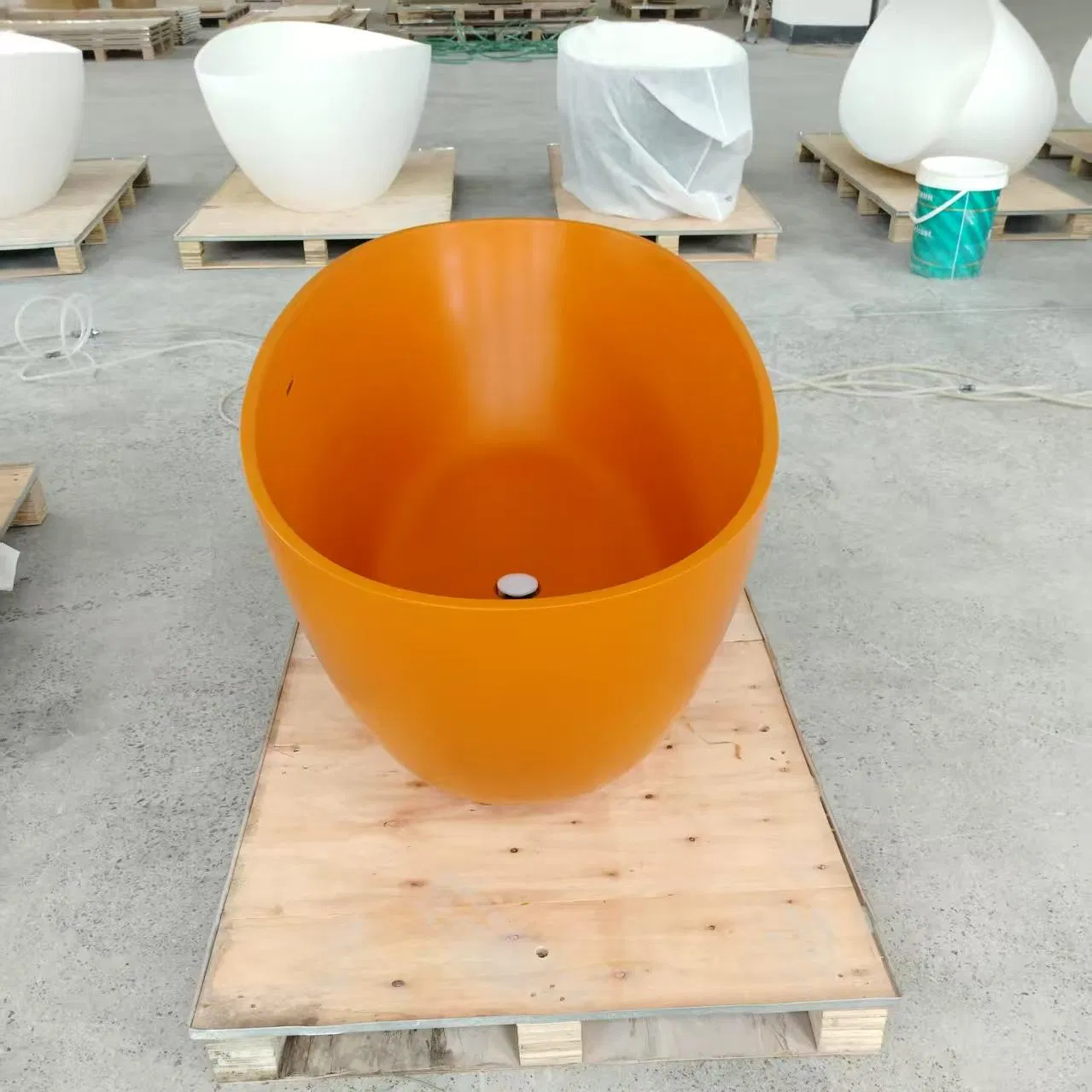 Каменная ванна для ванной комнаты треугольная зеленая