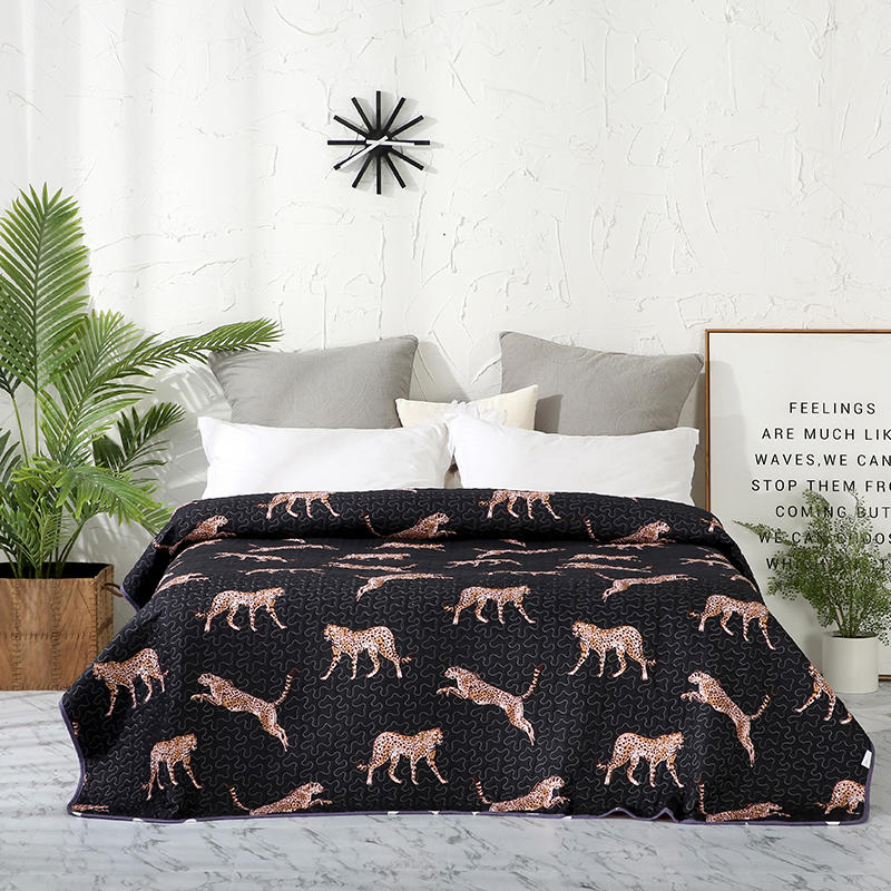 New Design Customized Size 100% Polyester Hotel Pure Color Home Goods Bedspread Bed Cover