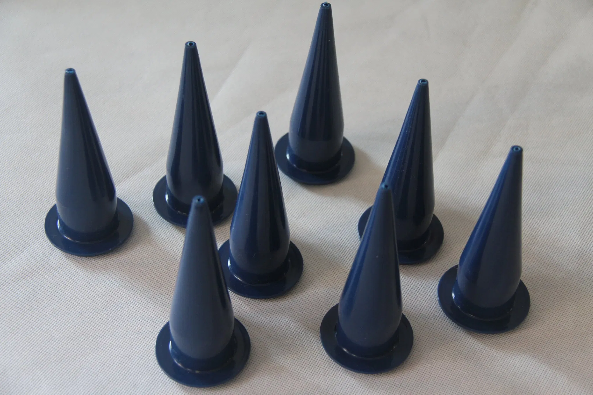 Custom Molded Polyethylene Plastic End Caps with Tapped Hole for Aluminium Extrusion