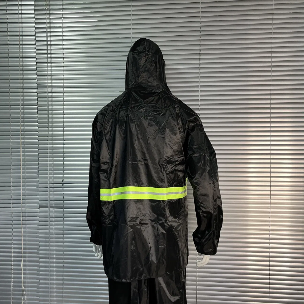 Hooded Waterproof Polyester Reflective Motorcycle Raincoat for Men