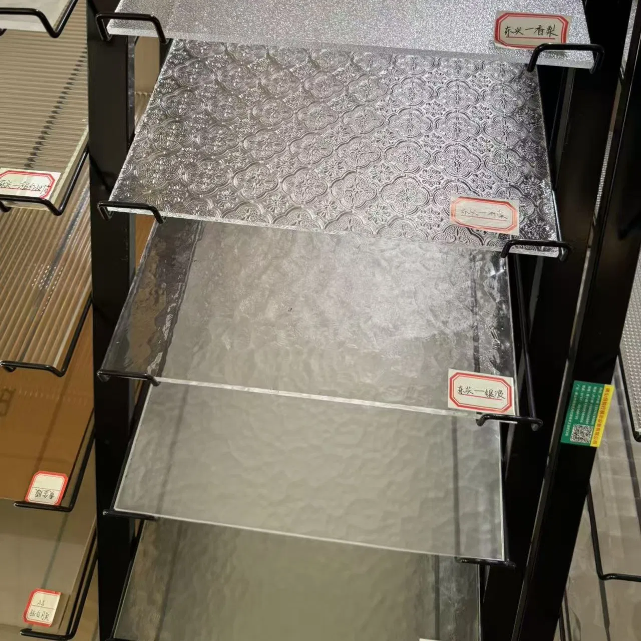 Patterned Art Fused Glass with Different Sizes