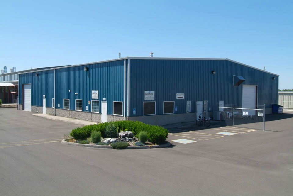 Prefabricated and Pre-Engineered Steel Structural Framed Building Construction