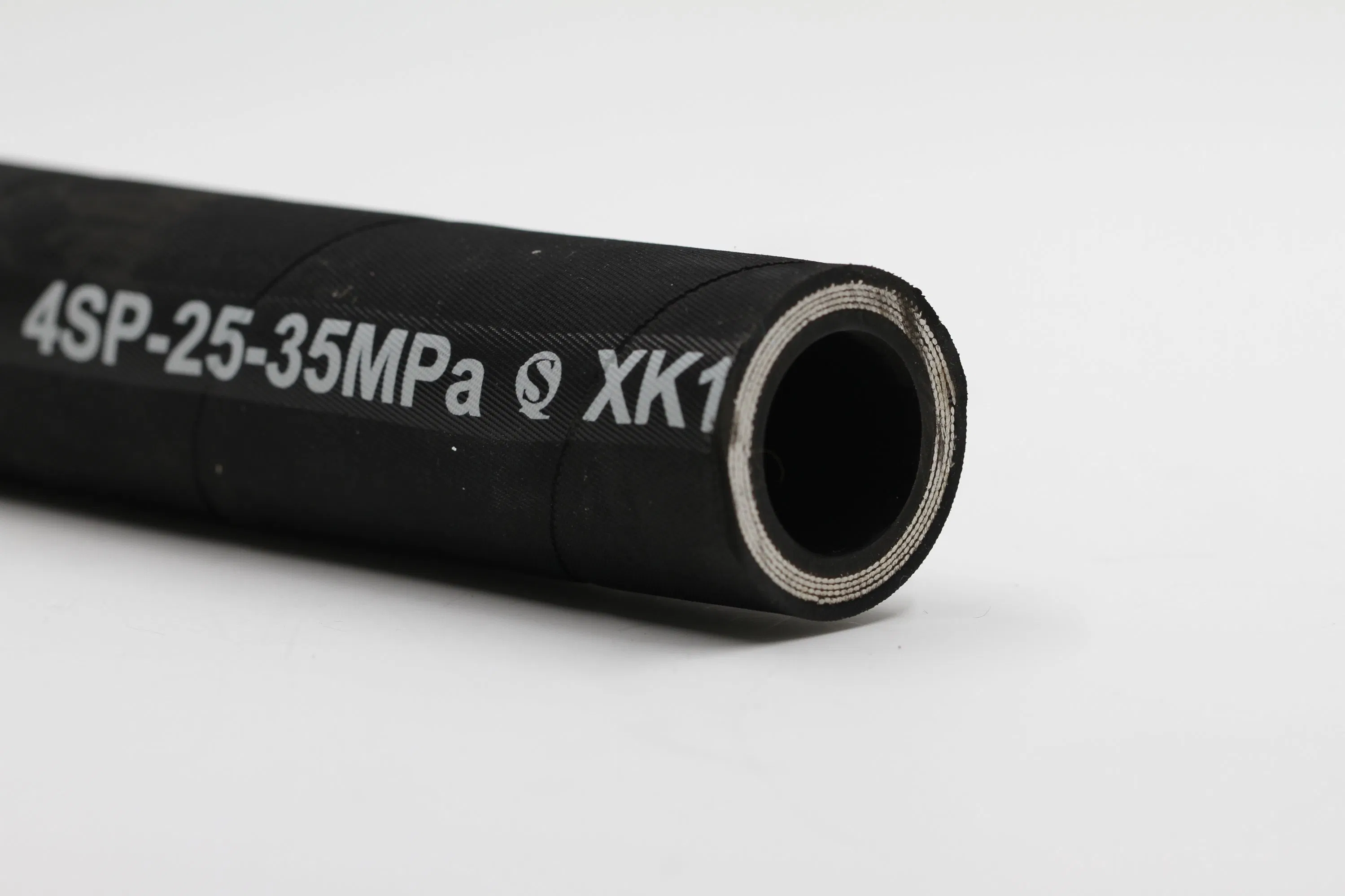 Гидравлический шланг SAE100 R15 для горной техники