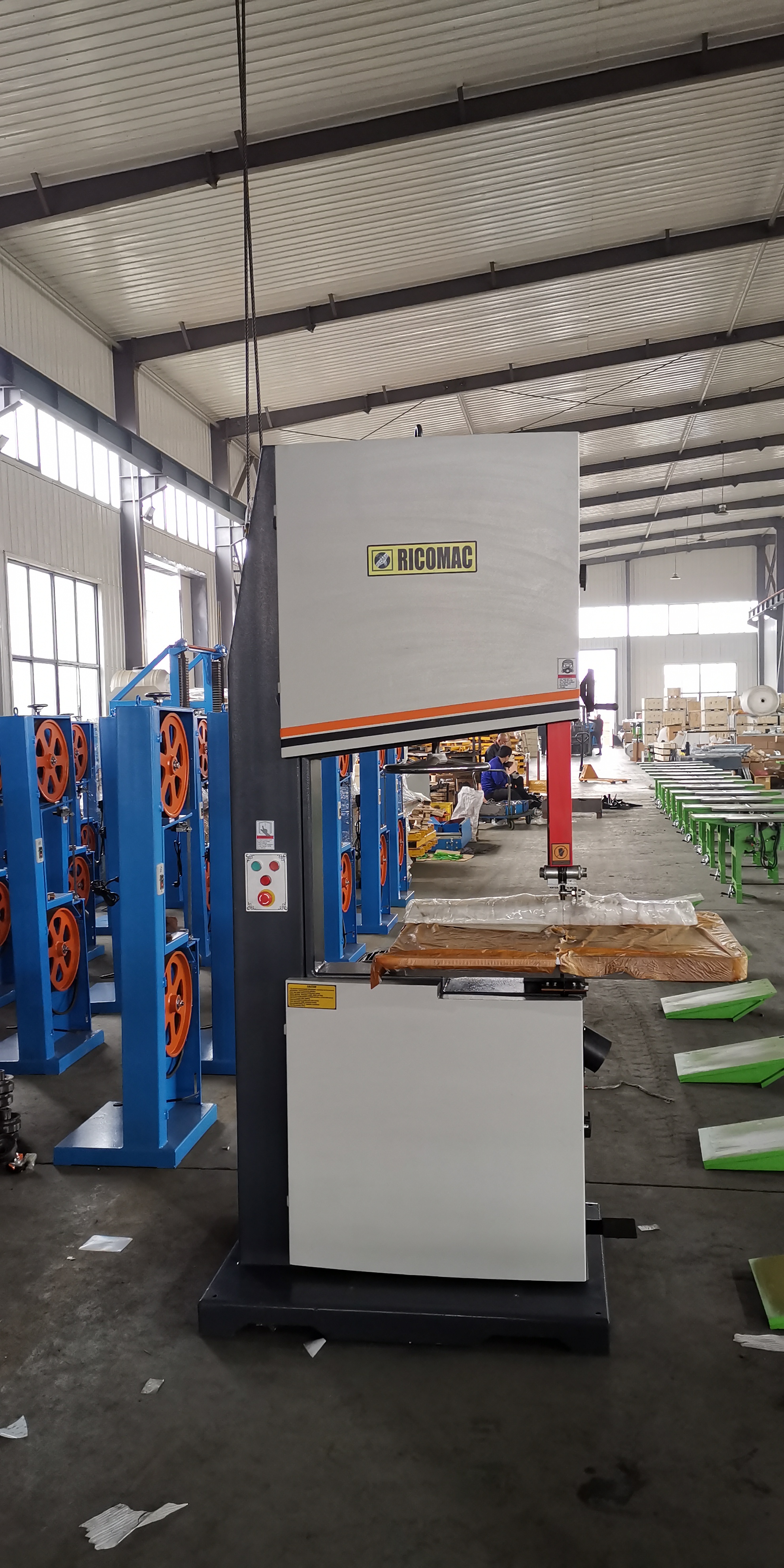 Ленточная пила по дереву вертикальная 600 мм MJ396B