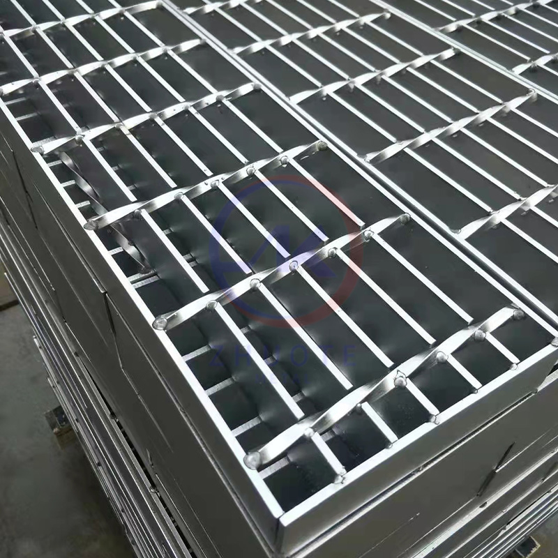 High Quality Galvanized Stair Tread Equipped with Anti Slip