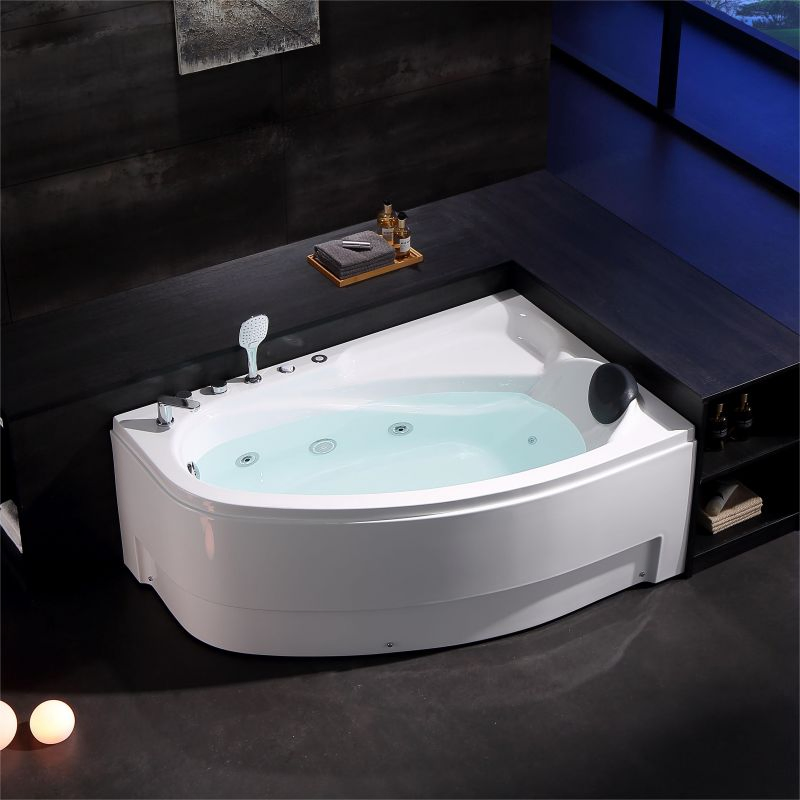 Угловая акриловая ванна с гидромассажем и Bluetooth