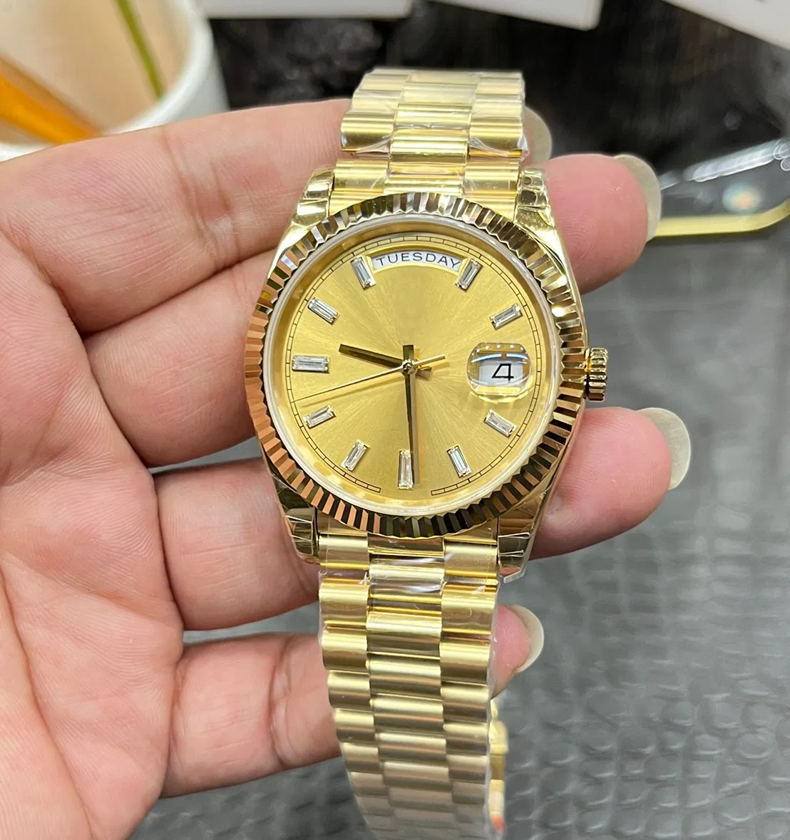 Top Men's Customized 18K Gold Watch Designer Calendar Display Watch Customized Logo Watch