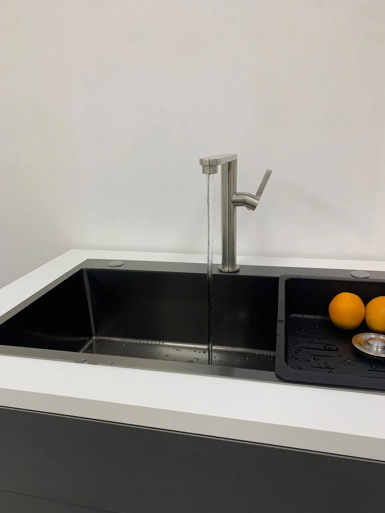 Смеситель из нержавеющей стали для кухни и ванной