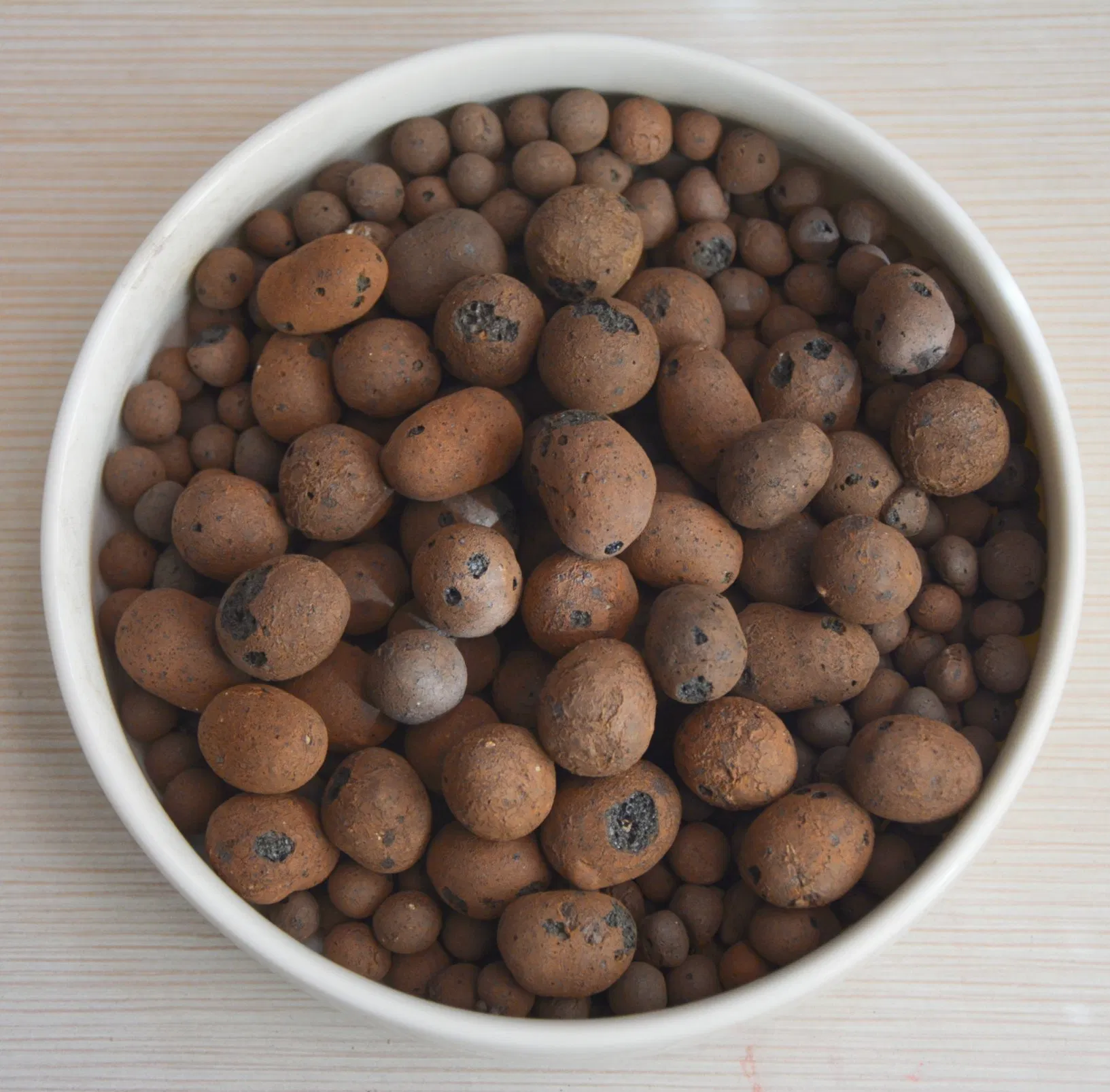 Light and Porous Substrate Expanded Clay Pellets