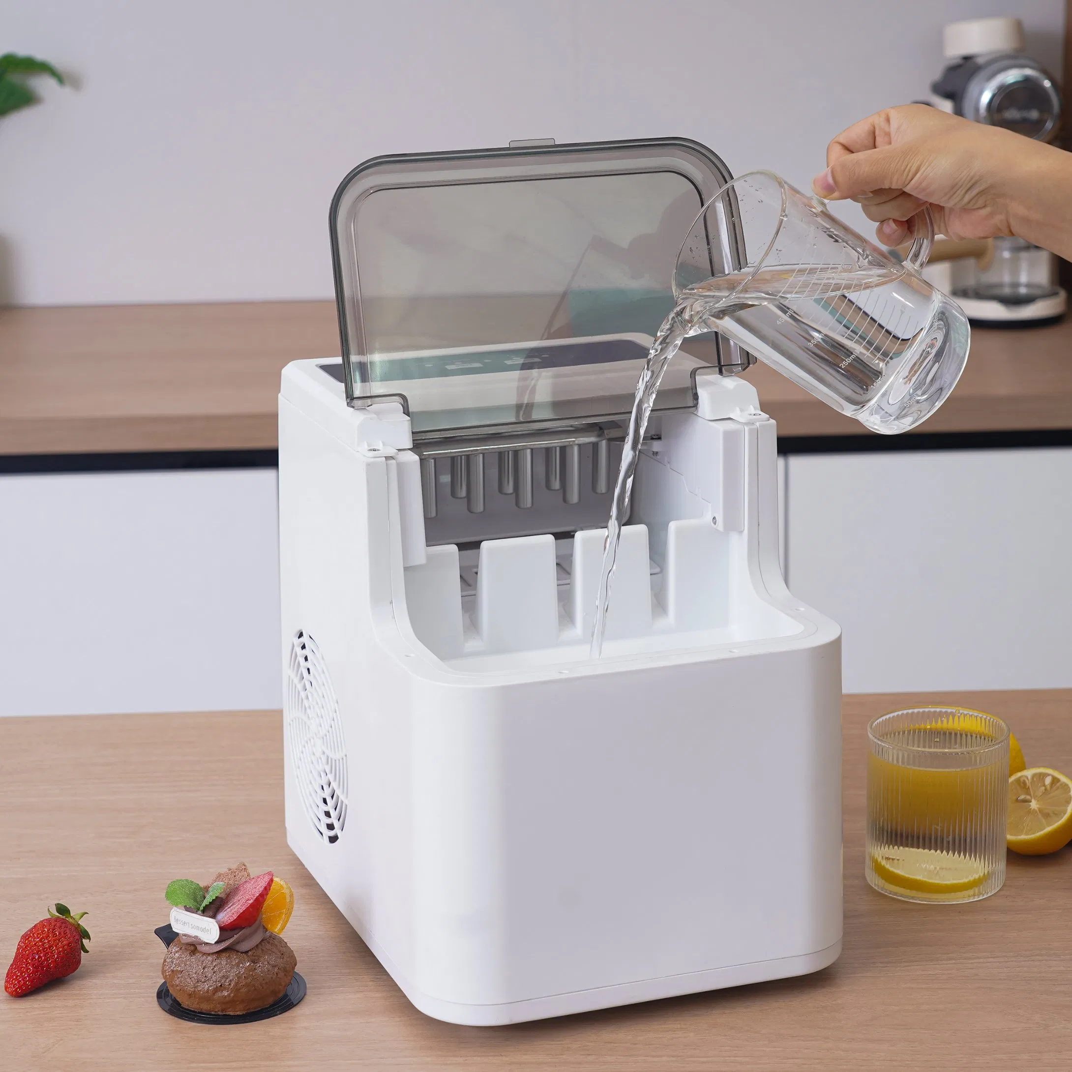 OEM Mini Portable Household Bullet Shaped Ice Maker Machine