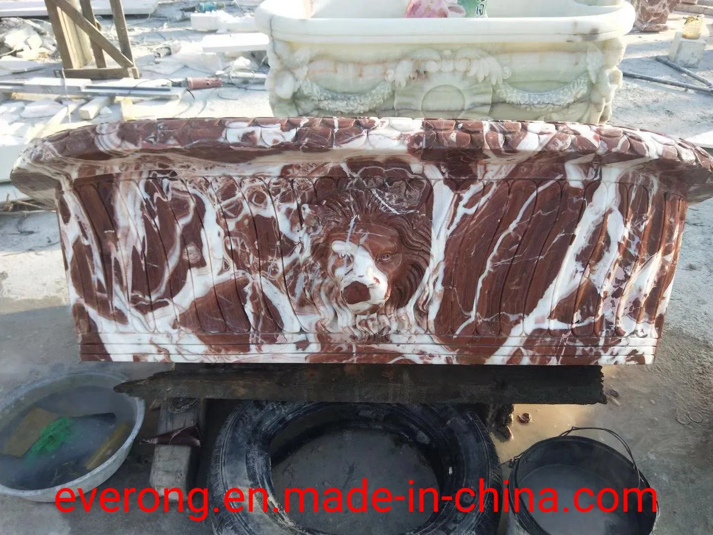 Угловая ванна из натурального мрамора