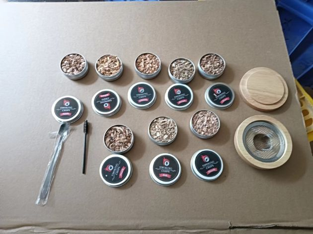 Drink Smoker Accessories Cocktail Smoker Kit Whiskey Smoking Infuser Kit with 8 Wood Options