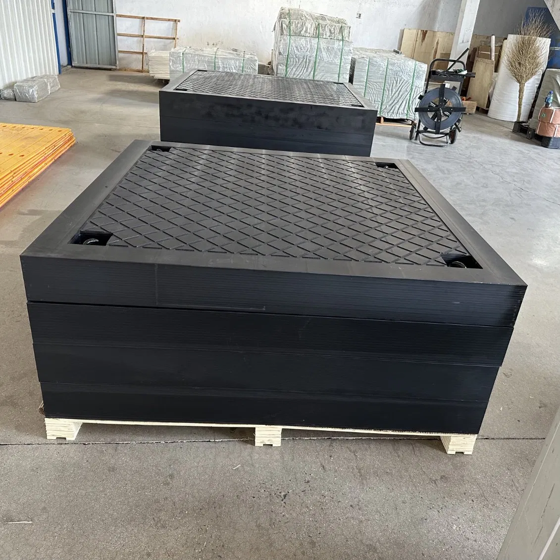 Customized HDPE Sheet Construction Temporary Ground Protection Mat HDPE 4X8FT 2-25mm Customized PVC Sheet Factory Sandwich Plastic Board UHMWPE Outrigger Sheet