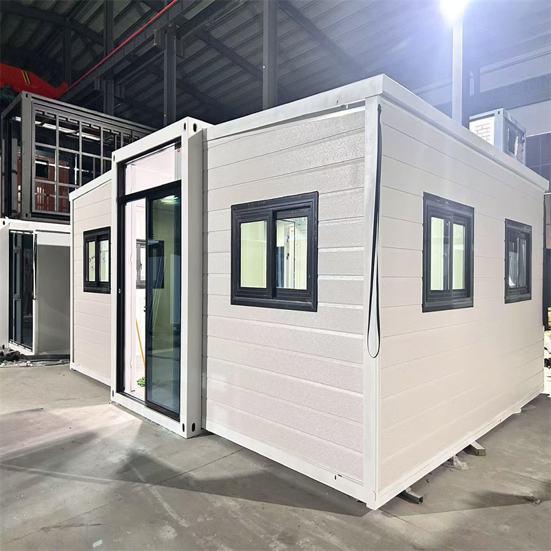Grade 10 Dormitories Plastic Film Packaging Tiny House Expandable Office