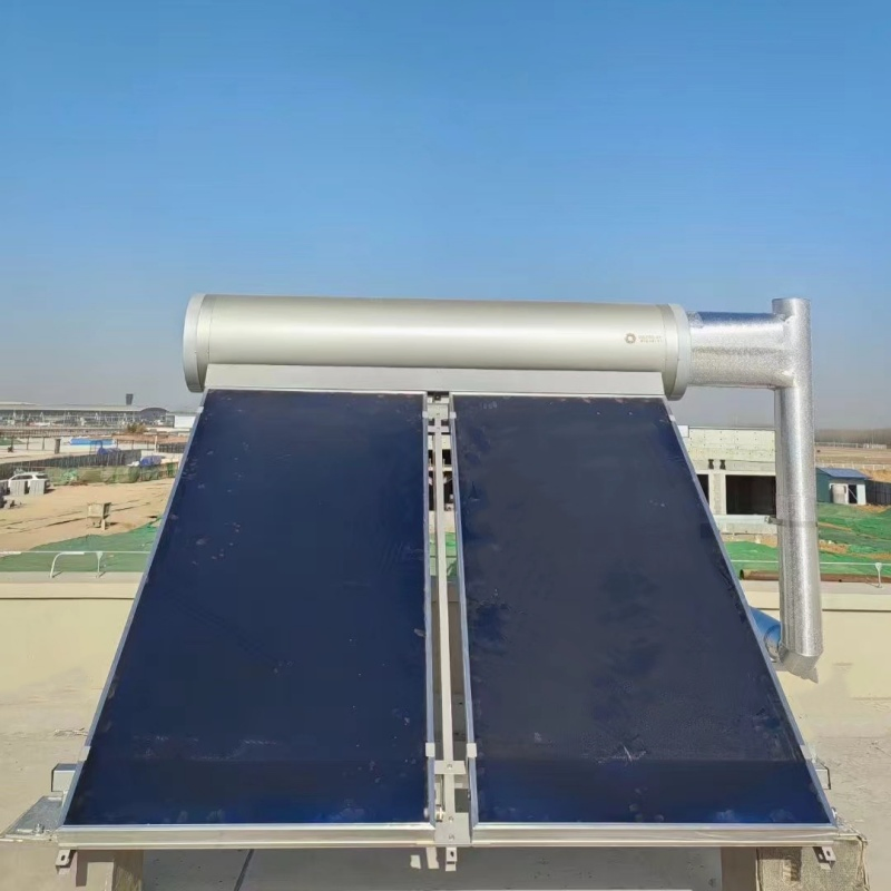 Компактный плоский солнечный водонагреватель для дома