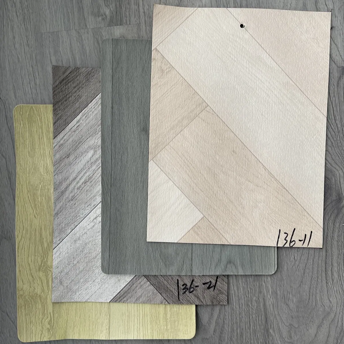 Anti-Static Waterproof Easy Clean Plastic Vinyl PVC Flooring for Home