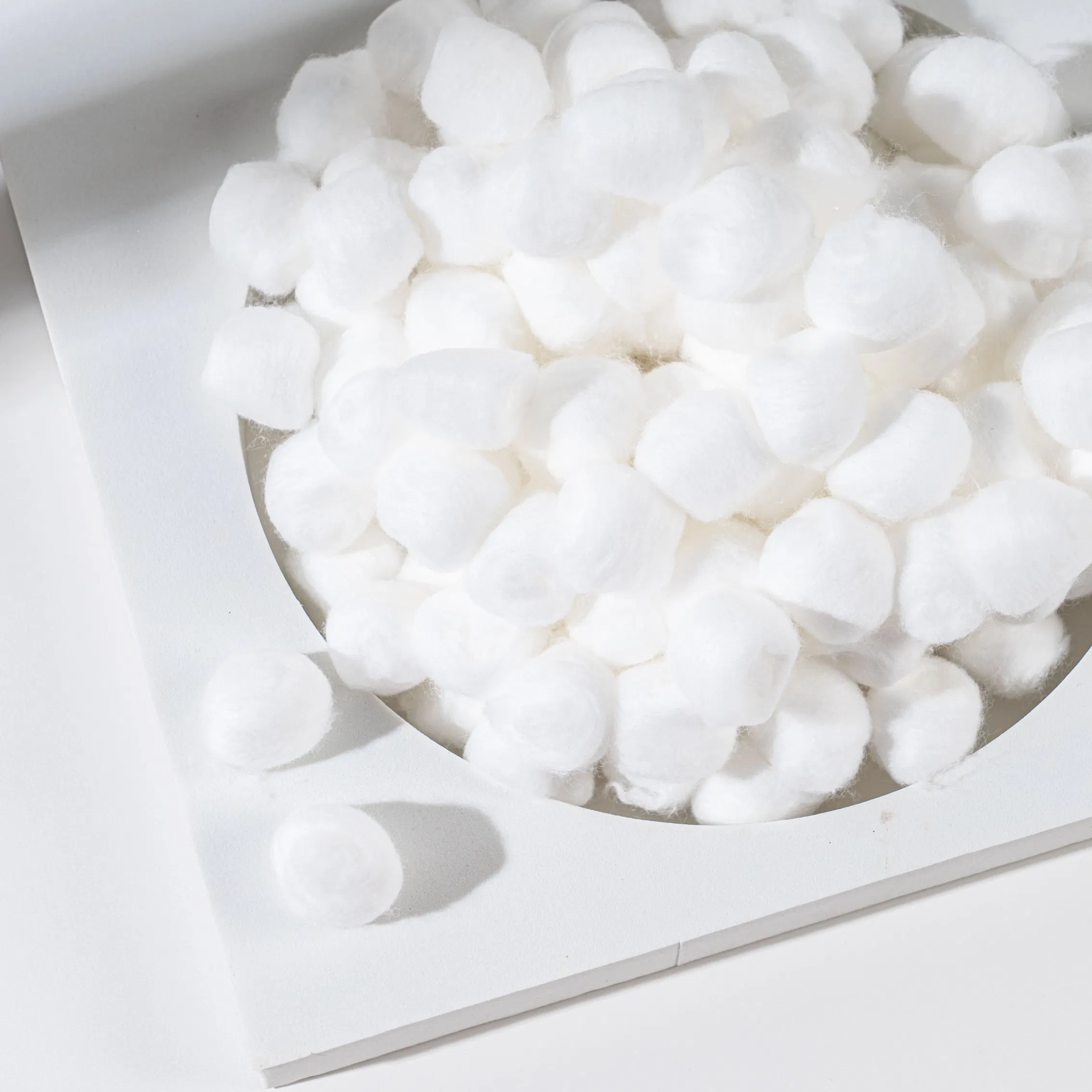 Premium 100PCS Pure Cotton Balls in Zipper Storage Bag