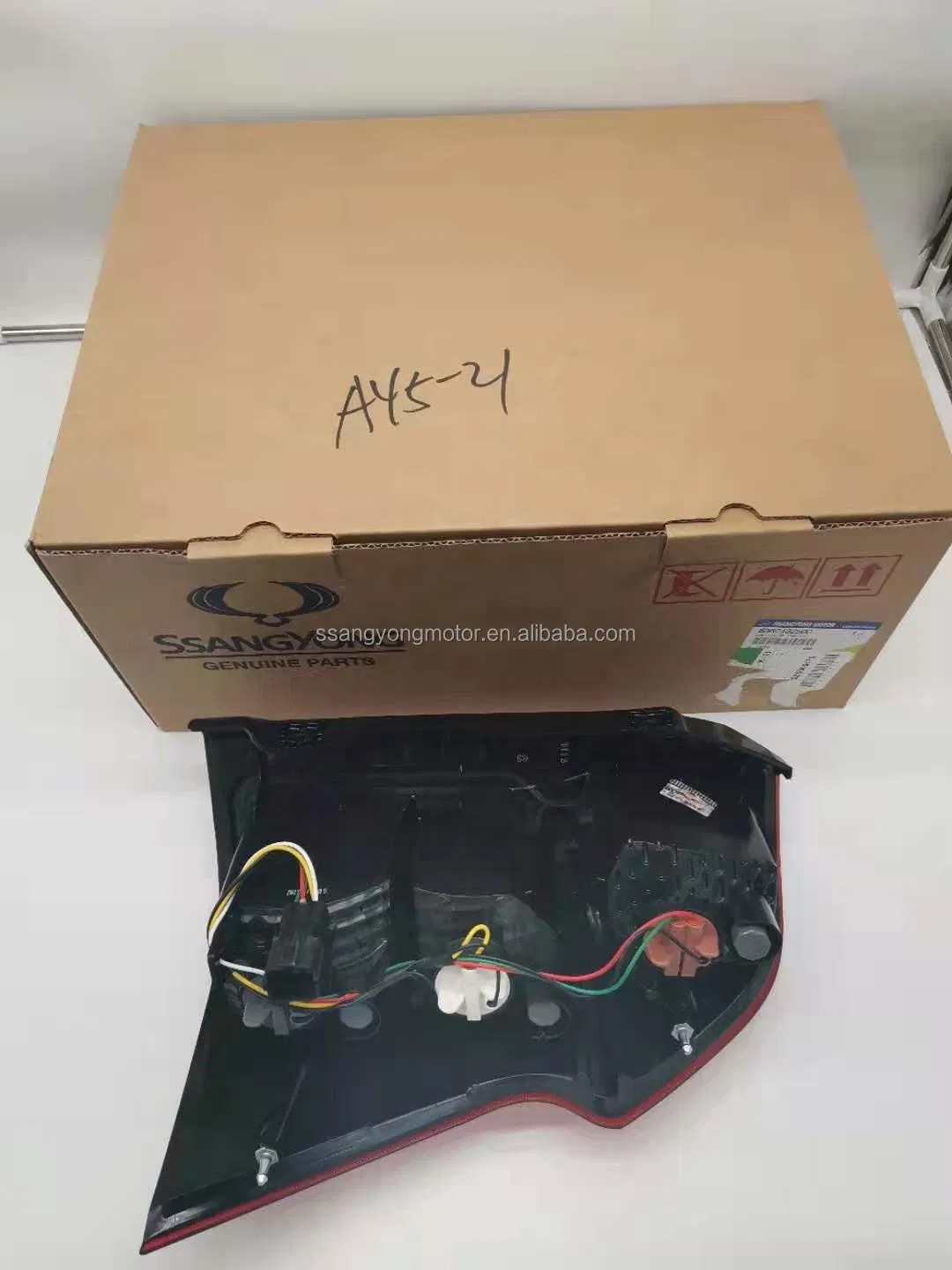 Premium задний фонарь SsangYong для Actyon, Kyron, Korando (C8360132500, 8360232500, 8360132600, 8360232600)