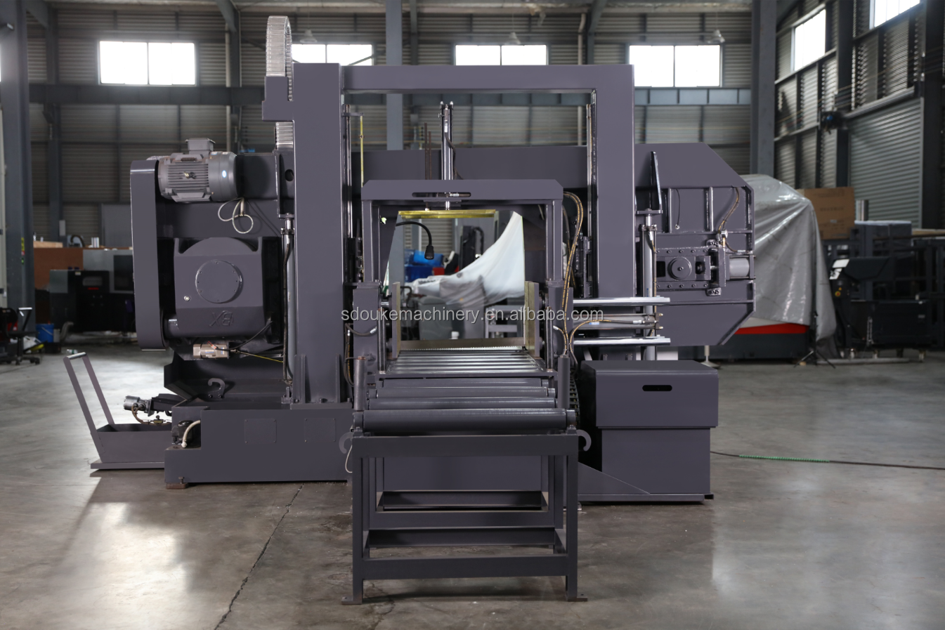 Ленточная пила полуавтоматическая усиленная с двигателем