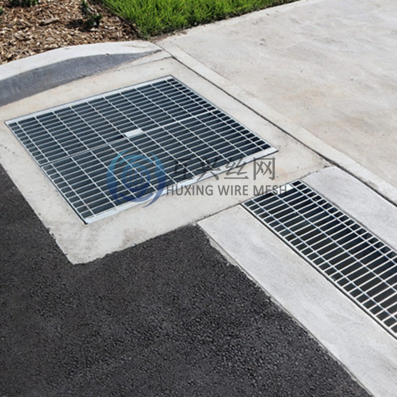 Welded Bar Serrated Steel Grating Supplier Road Floor Drainage Grid Cover Customized Channel Drain Grate with Manhole Mesh Panel