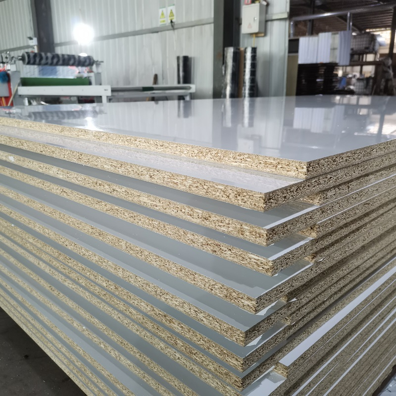 China Factory 18 mm Melamine Faced MDF/Particle Board for Furniture
