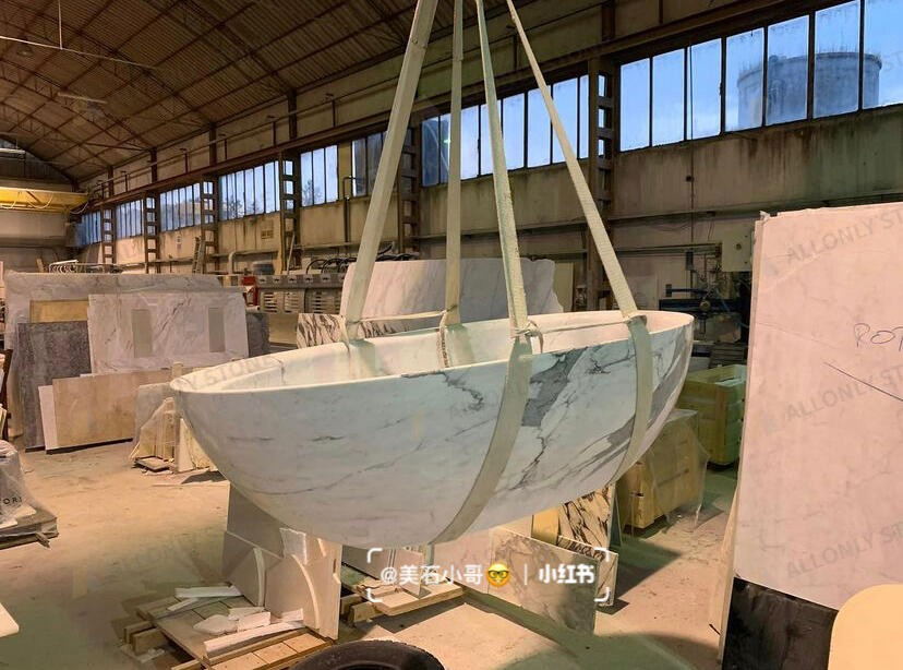 High End Italy Luxury Calcatatta White Marble Round Bathtub Floor Free Standing Bath Tub for Villa /Hotel Furniture