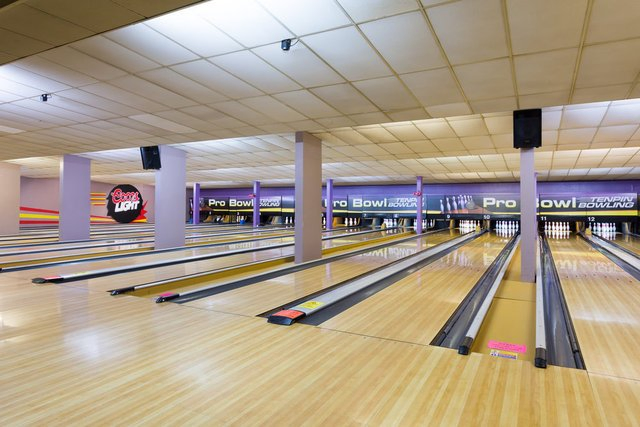 High-Impact Resistant Fireproof Solid Core Compact Board HPL Sheet for Bowling Lane Surfaces