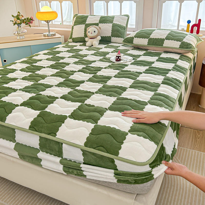 Thickened Milk Velvet Quilted Bed Skirt Wholesale Memory Foam Mattress Protector Coral Velvet Bed Cover Fitted Sheet