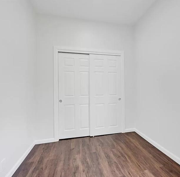 Interior MDF Wooden Door Solid Shaker Door Prehung with Frame