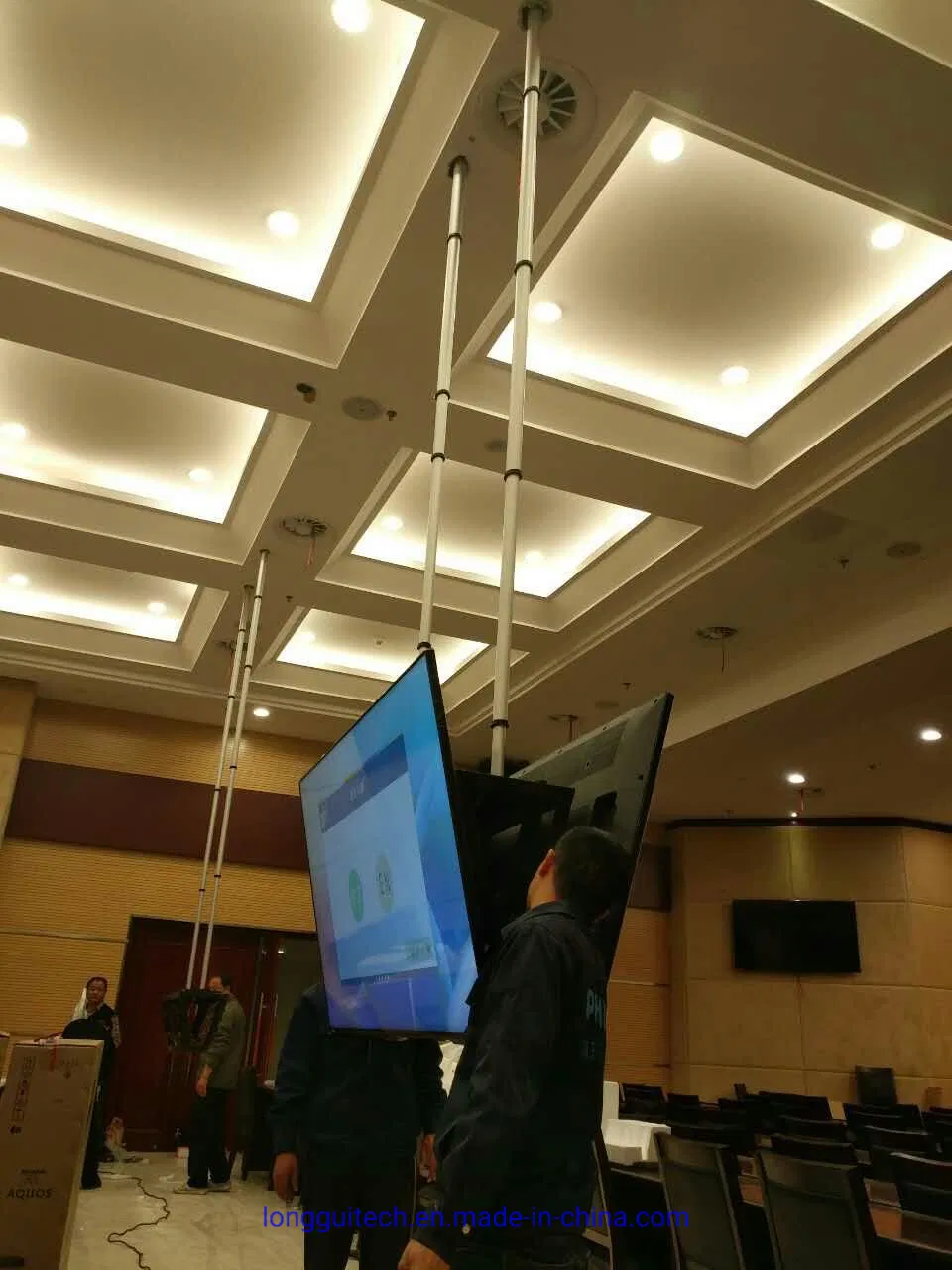 Беспроводной кронштейн для ТВ с электроподъемом и поворотом