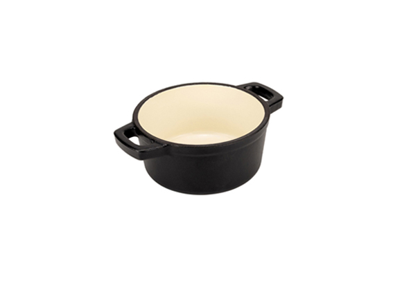 Эмалированные кастрюли черные снаружи, белые внутри