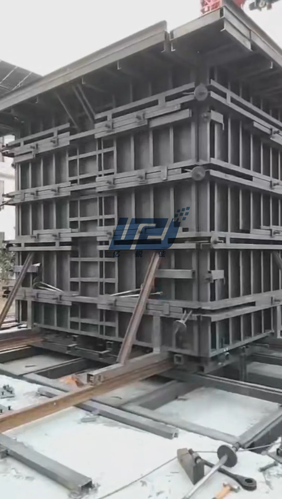 High-Precision Durable Cement Molds for Perfect Wall Panel Dimensions