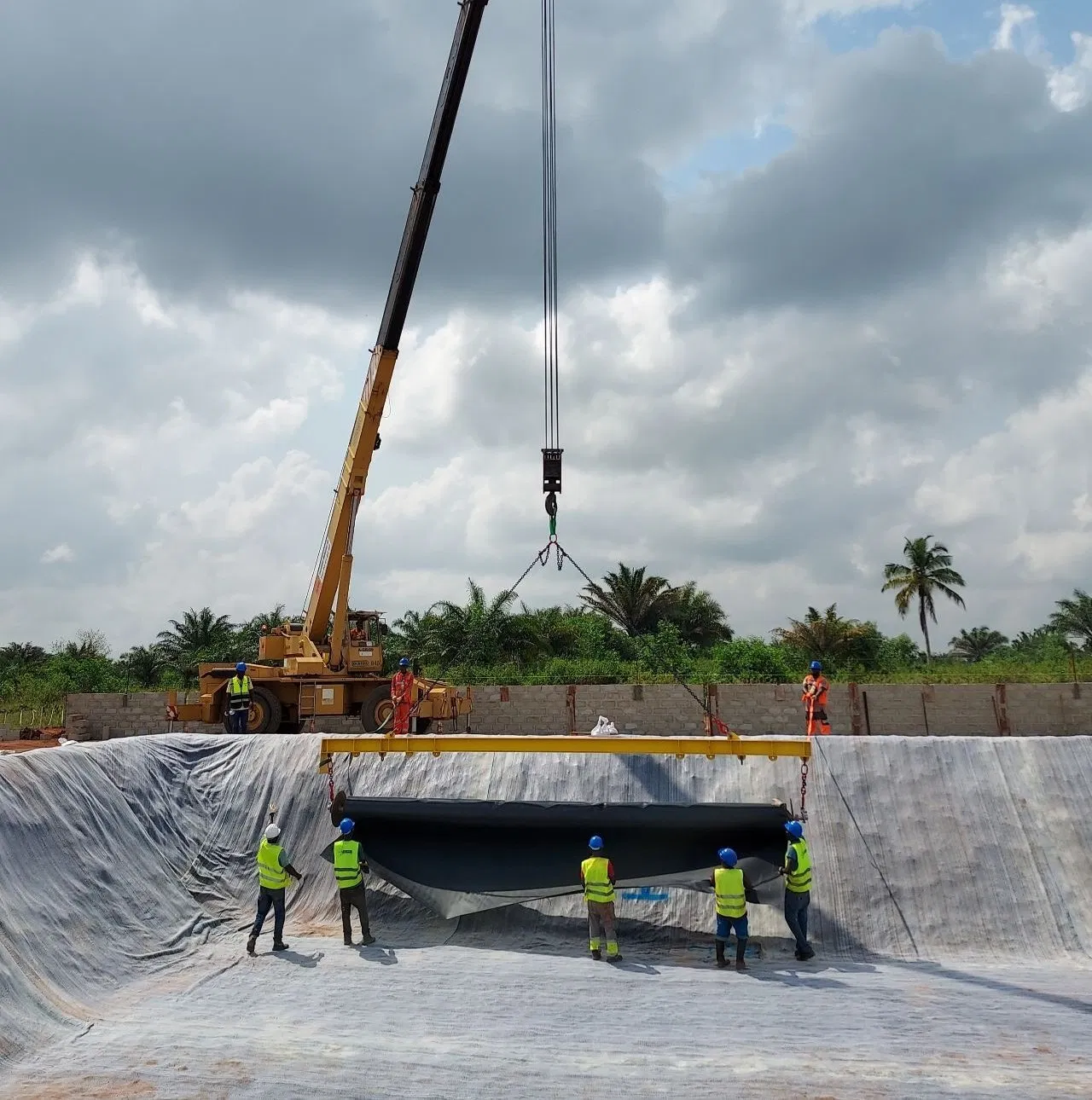 Factory Supply Good Quality Hot Sale Best Price 4000g Geosynthetics Clay Liner Gcl for Landfill Project