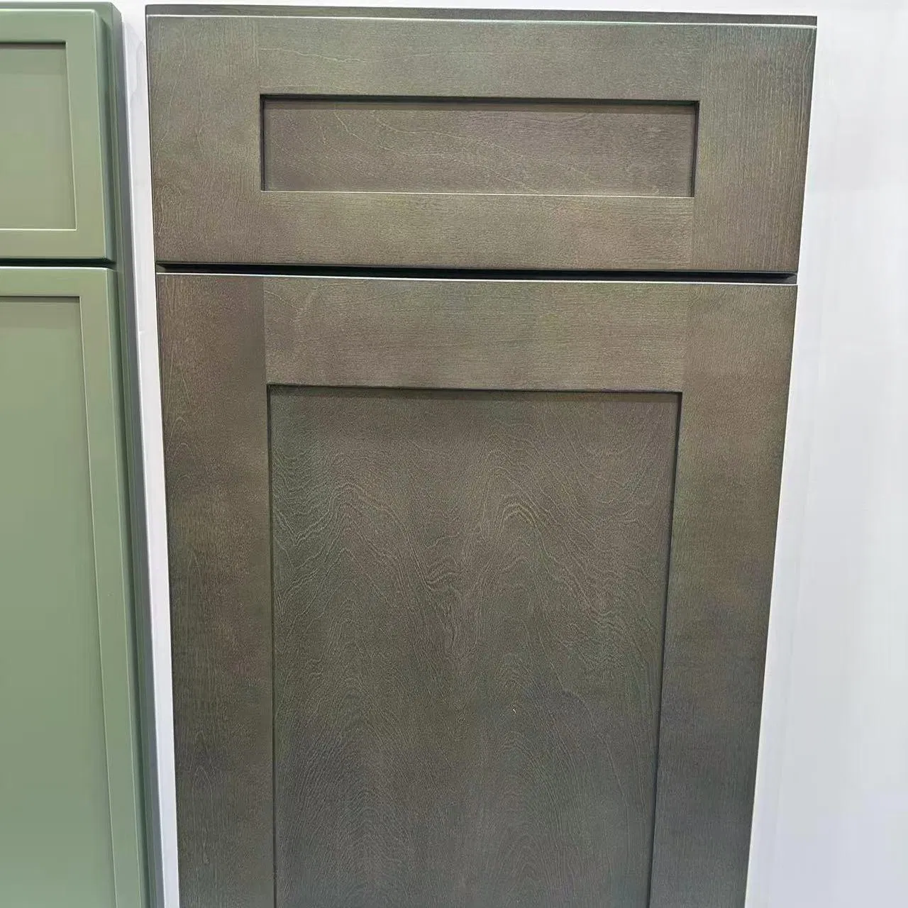 Customized Luxury Kitchen Cabinet, Global Delivery From Asia Factories