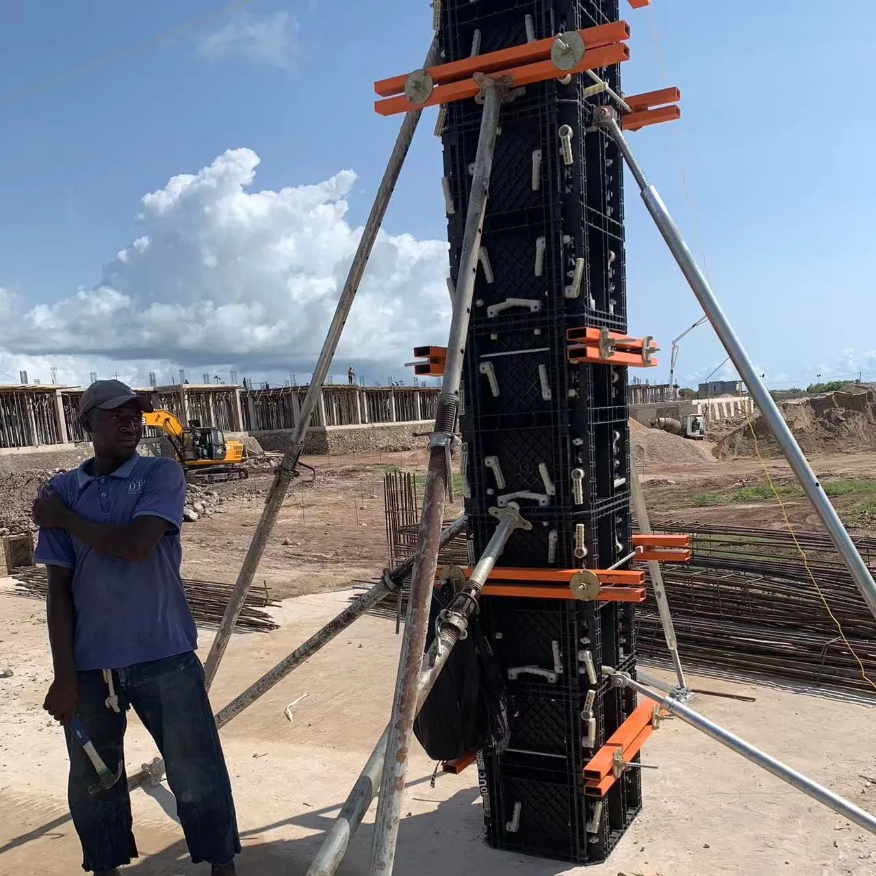 Versatile Plastic Wall and Column Formwork for Construction