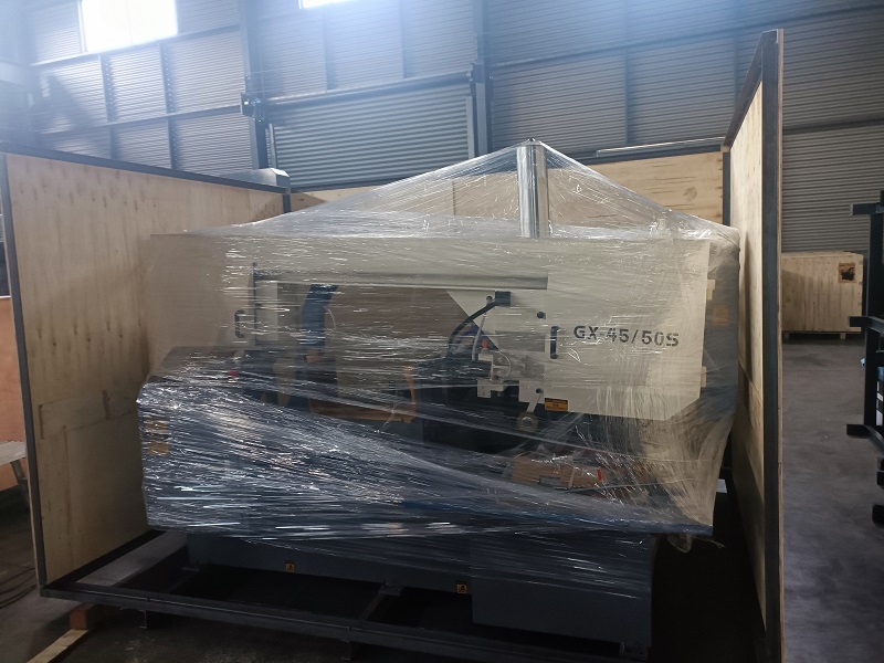 Станок ленточнопильный горизонтальный по металлу чугуну и трубам GS-55/60