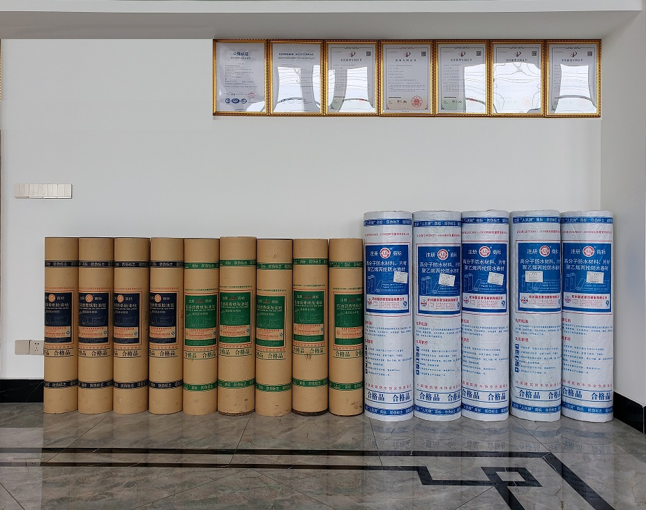 Global Bestseller Petroleum Asphalt Roofing Felt and Black Roofing Asphalt Paper Tar Felt for Wooden Roof