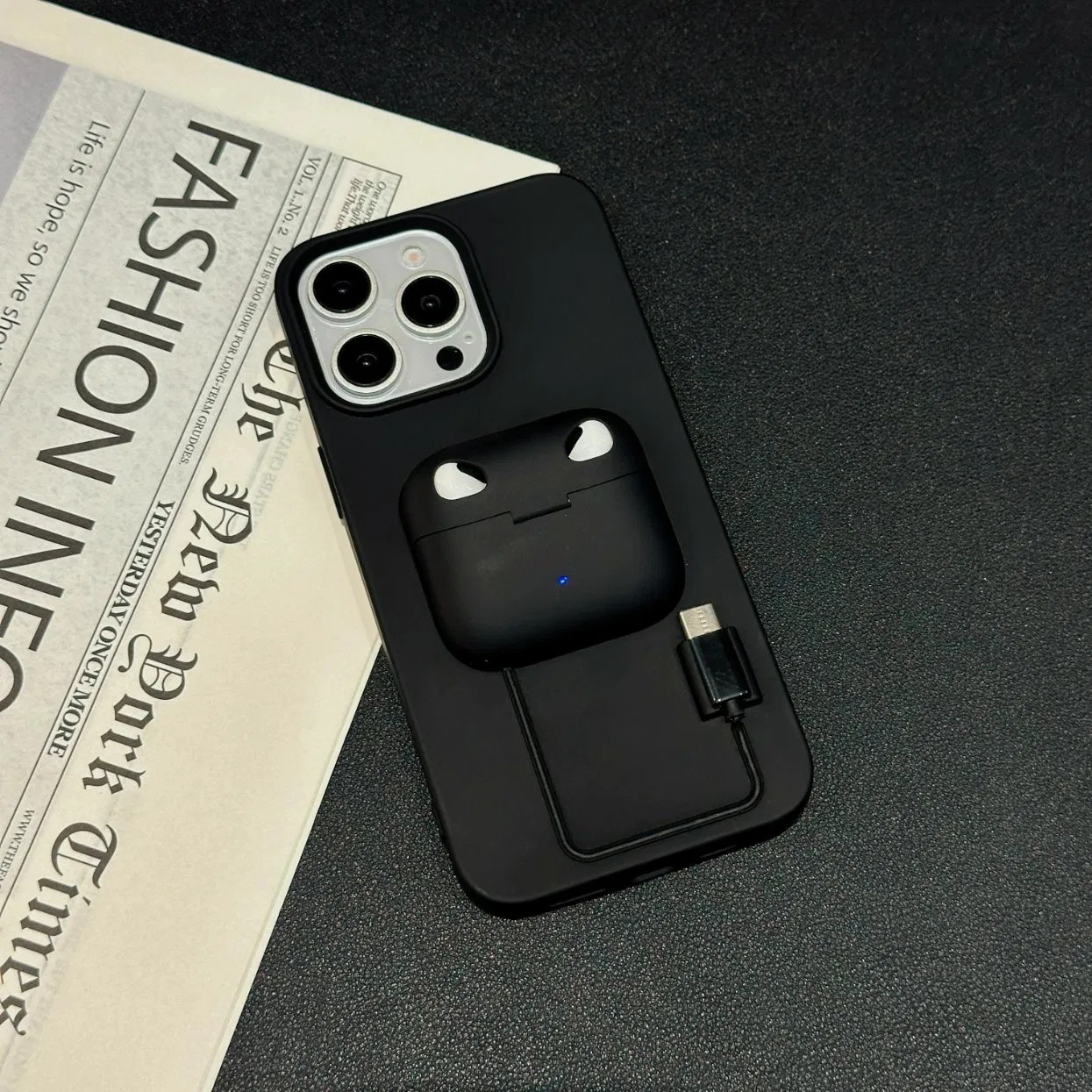 Чехол для iPhone 16 Pro Max с местом для AirPods