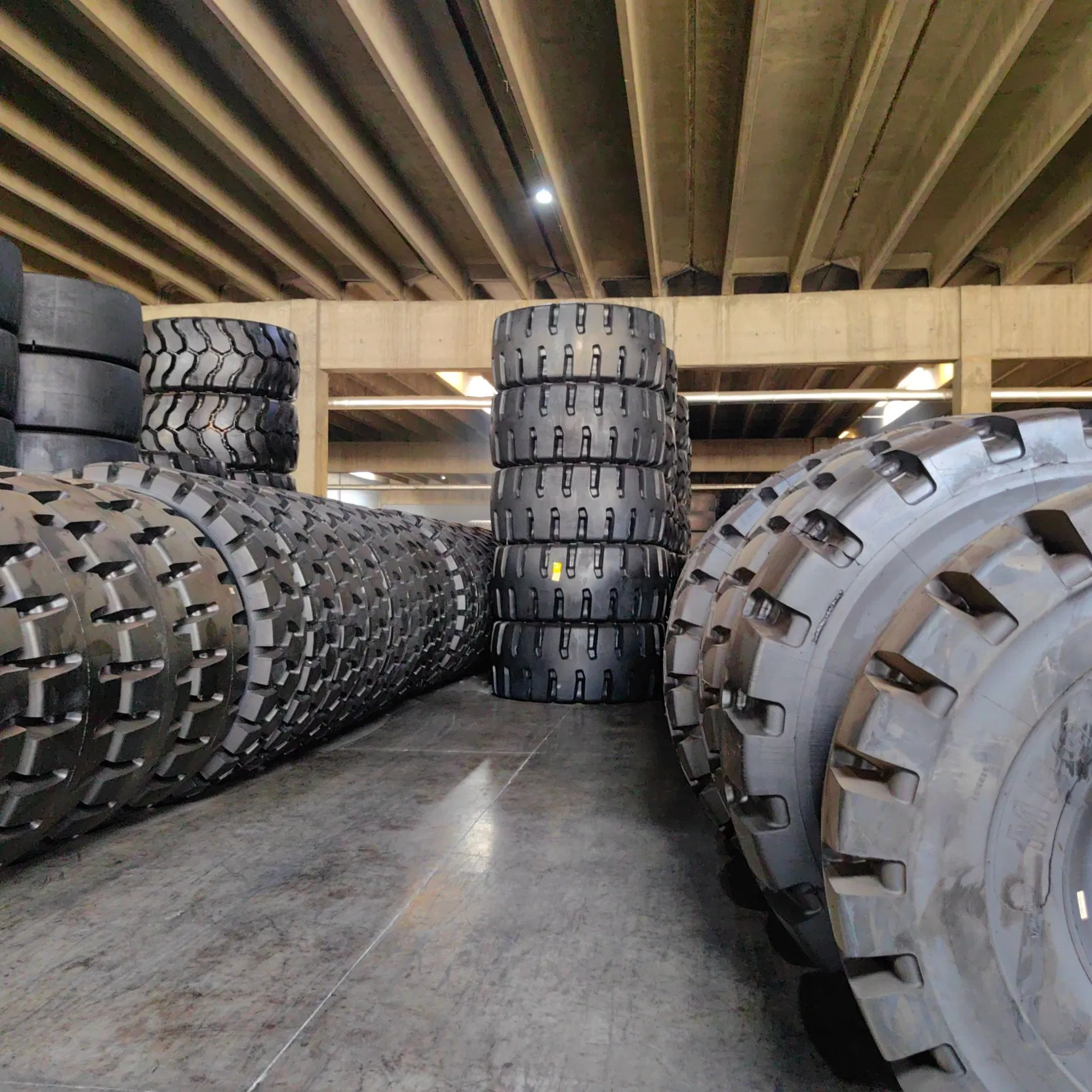 Giant Mine Tire L5 40.00R57 OTR Loader Tyre