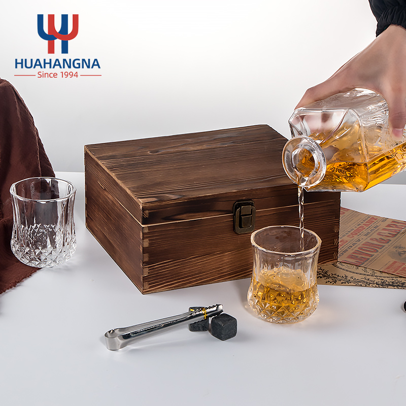 Gold Chilling Wooden Box 8 PCS Gift Set Bullet Ball Stainless Steel Ice Cube Custom Gold Set Whiskys Stones