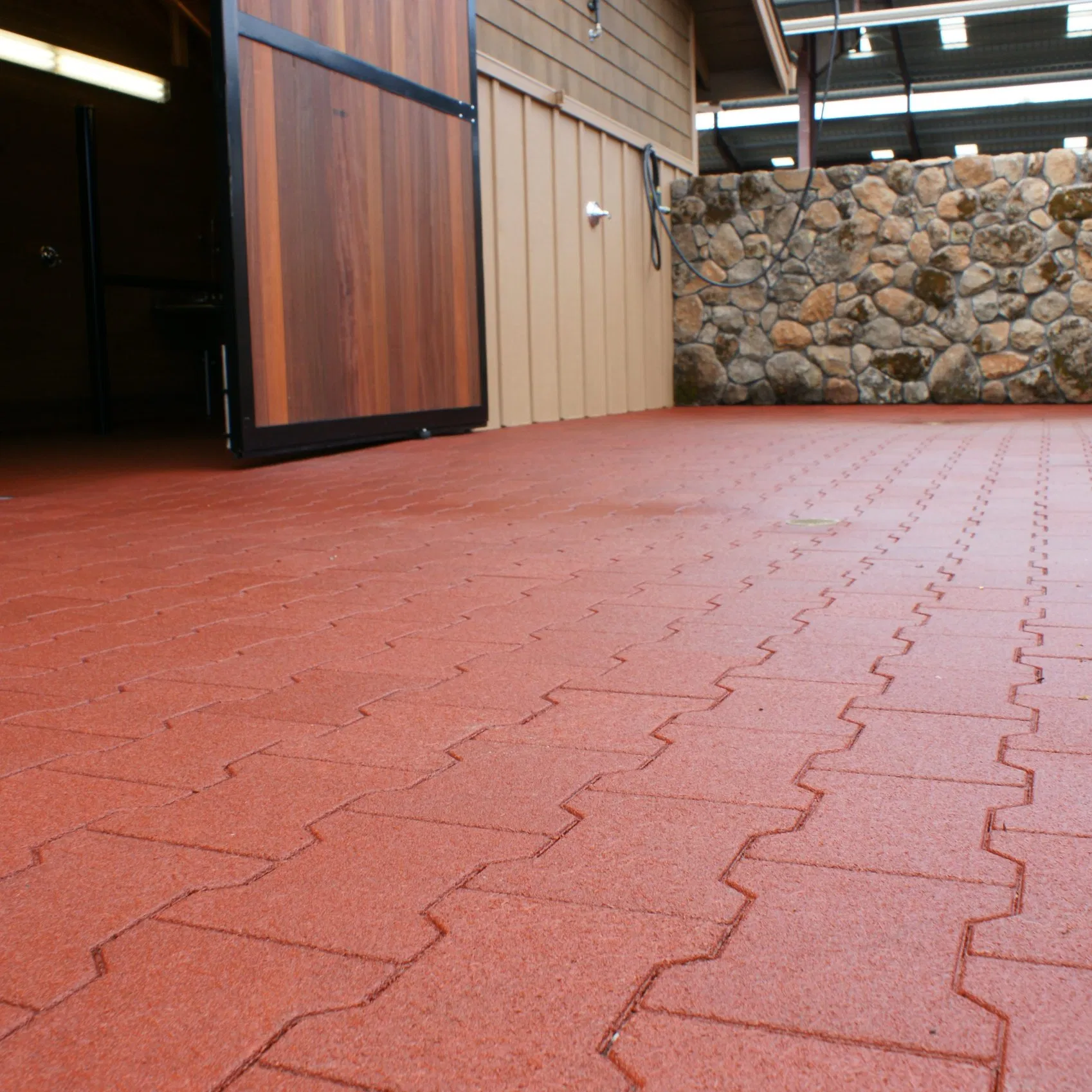 Red/Black Dog Bone Rubber Paver Floor Rubber Tile for Flooring