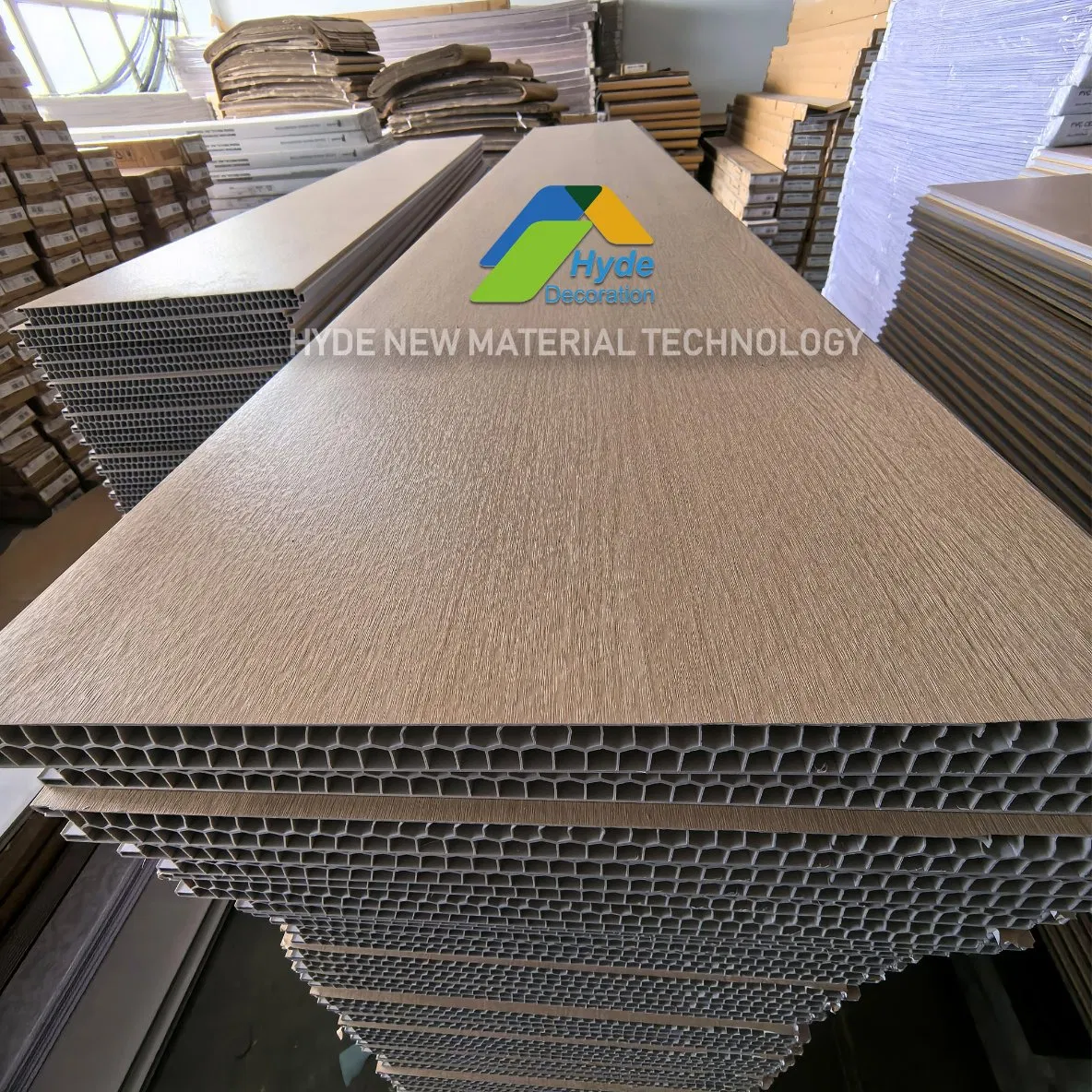 Integrated Appearance with Wood Texture Snap-Fit / Click-Lock Seamless Joint System Moisture-Proof / Damp-Proof PVC Wall Partition