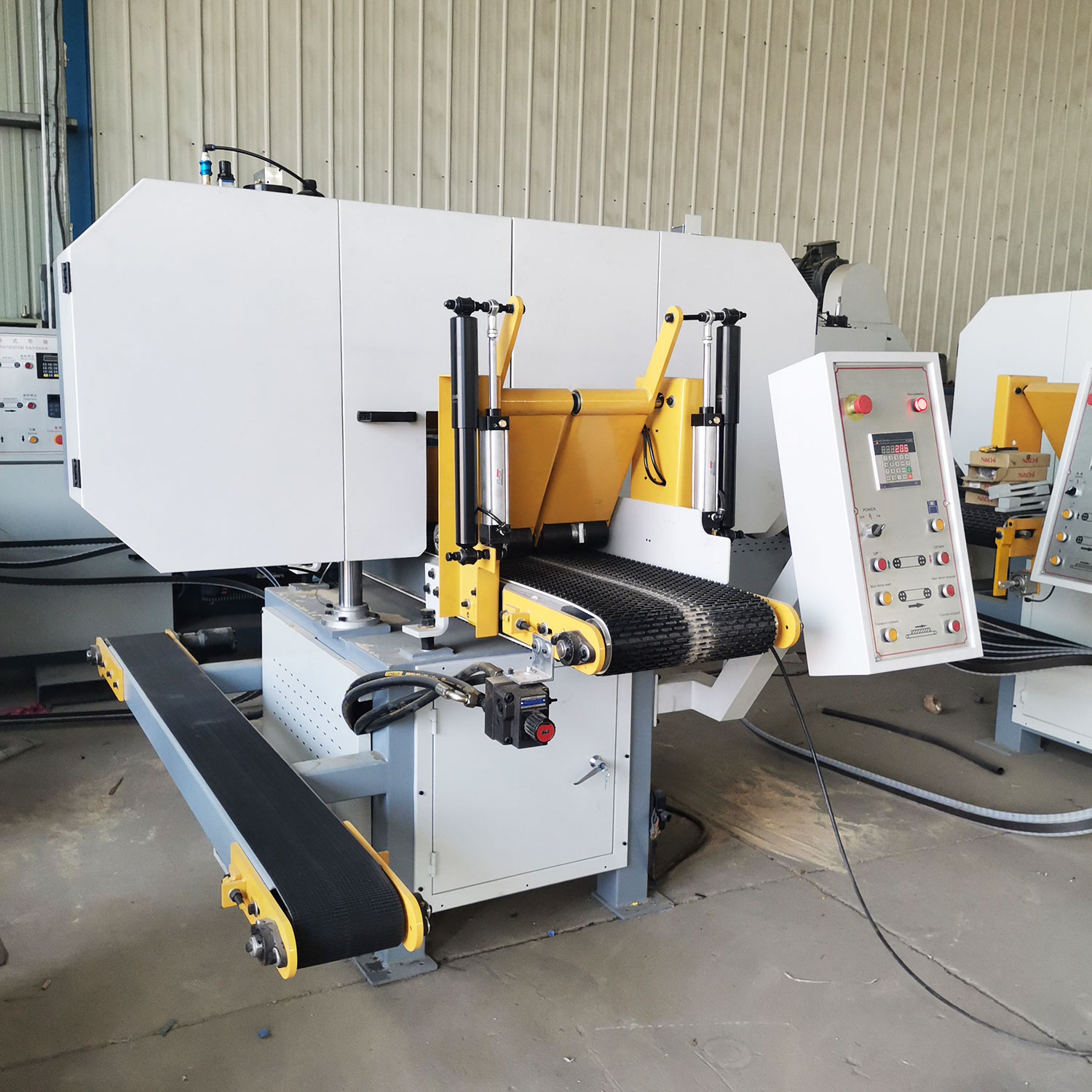 Ленточная пила по дереву горизонтальная автоматическая для бревен