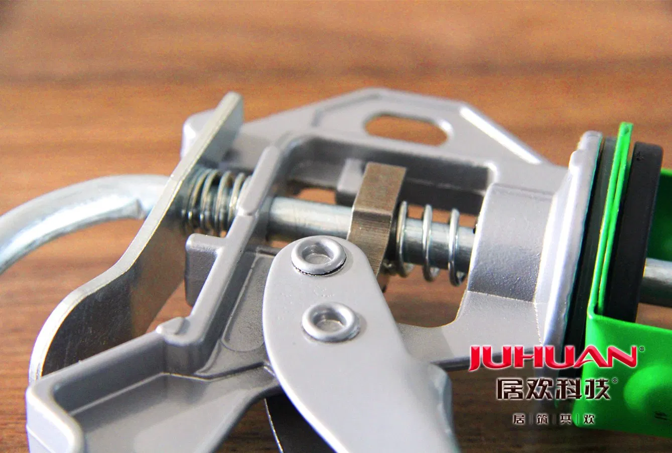 Silicone Caulking Gun to Fill Gap