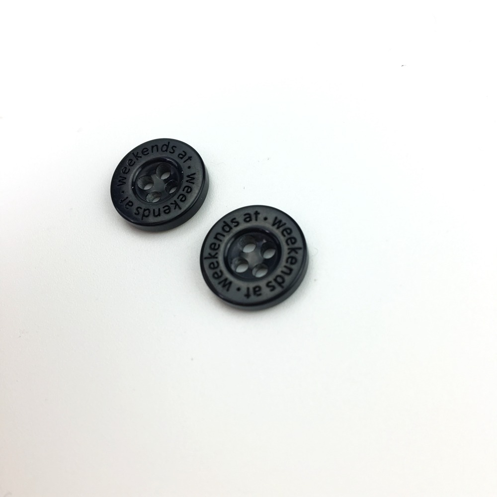 Пуговицы пластиковые для одежды 4 отверстия