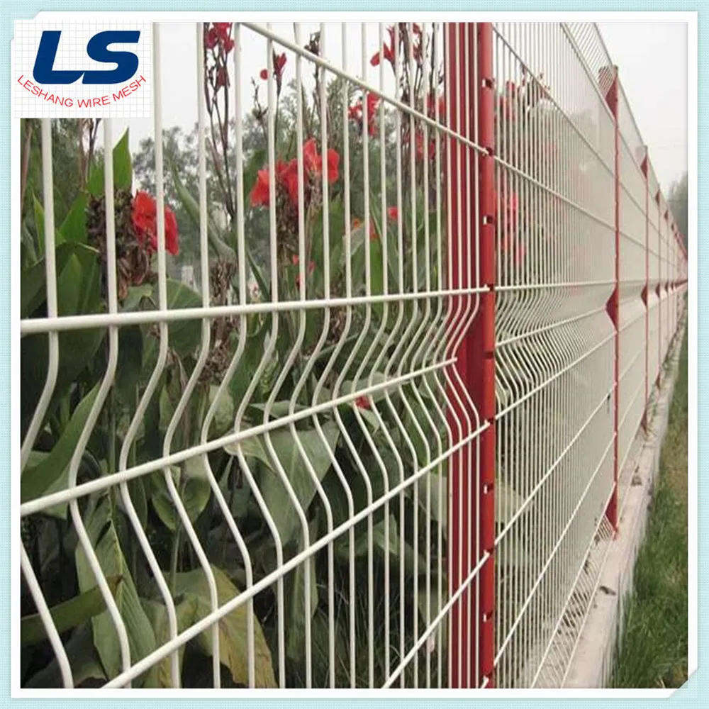 Wire Mesh Fence in Triangular Bend