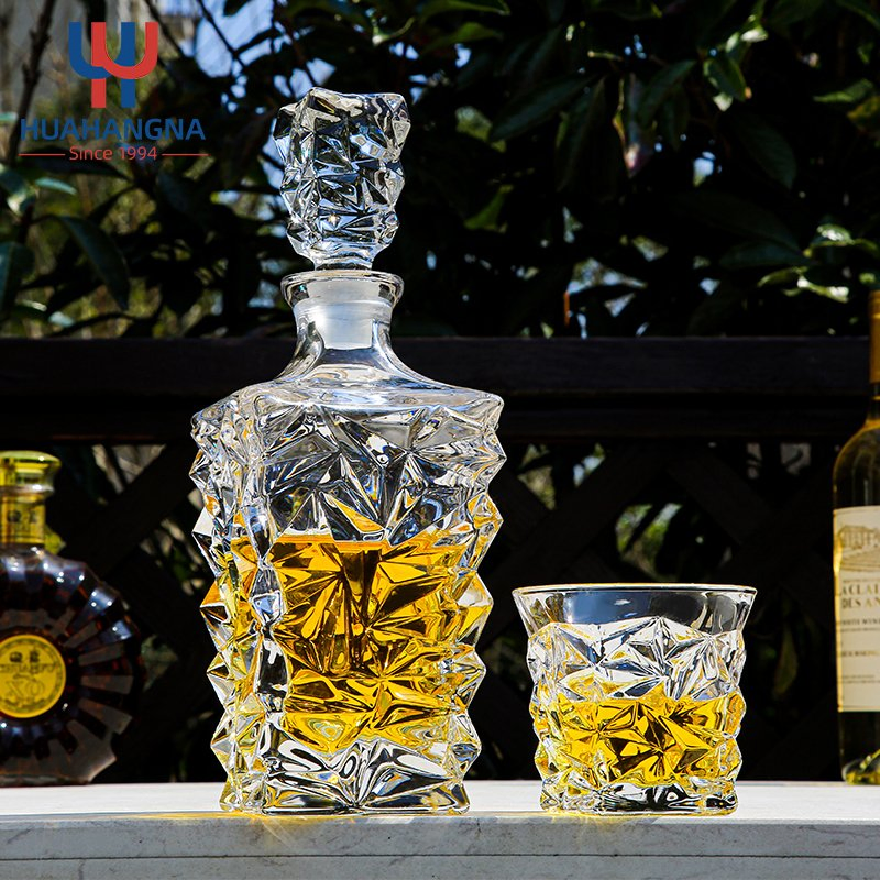 Custom Logo 26 Oz Lead-Free Crystal Plain Square Bourbon Whiskey Globe Decanter Set with Tumbler