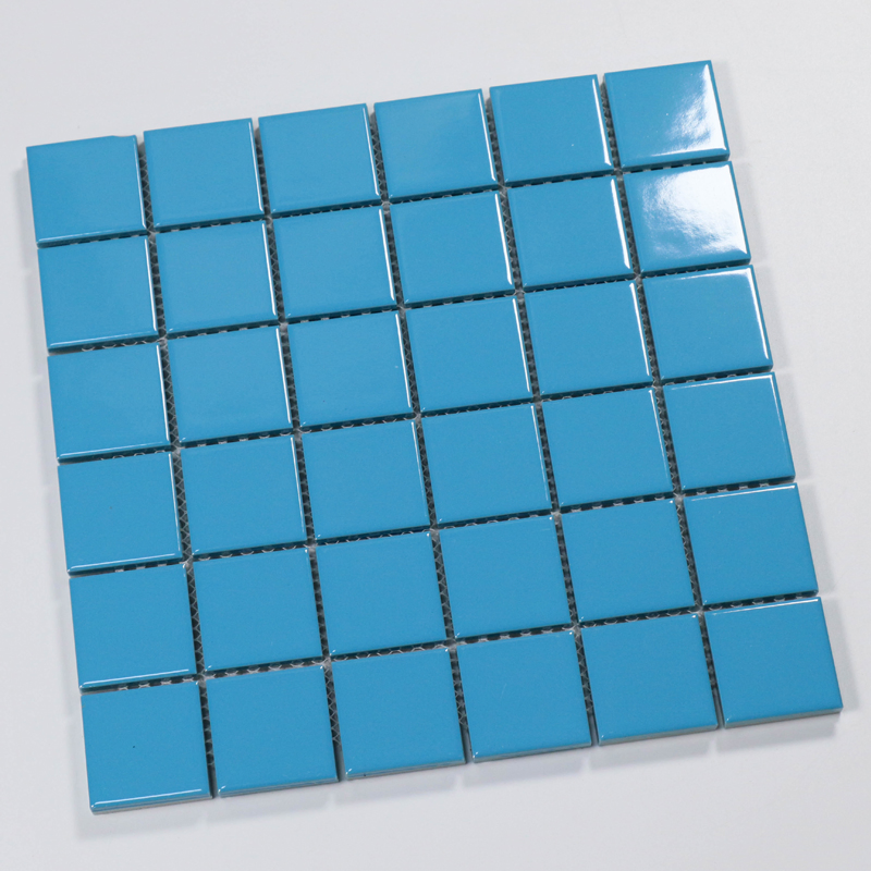 Самоклеящаяся мозаика Fish Scale из стекла для ванной